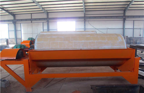 干粉磁選機(jī)，關(guān)注行業(yè)生產(chǎn)，干粉磁選機(jī)更適合市場(chǎng)使用，關(guān)注行業(yè)生產(chǎn)，干粉磁選機(jī)更適合市場(chǎng)使用磁場(chǎng)一般為多少_磁塊如何排列